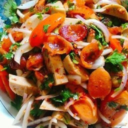 ยำรวมมิตร (ไก่ทอด+หมูยอทอด+กุนเชียง)