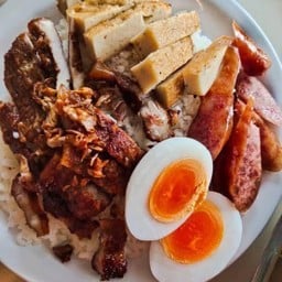 2 ฟรี 1 ข้าวไก่ทอด(พิเศษ-เครื่องเคียง 3 อย่าง) 2 ห่อ ฟรี น้ำเปล่า 1 ขวด