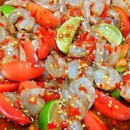 ตำกุ้งสดหรือกุ้งสุก