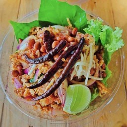 นมหมีปั่น & ยำแหนมคลุก (M&G Coffee Bar)
