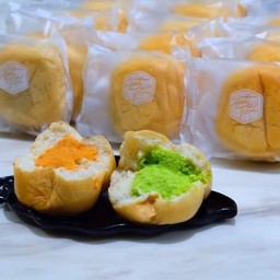 ขนมปังสังขยารวมรส (กล่อง 8 ลูก)