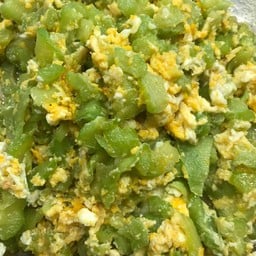 มะระผัดไข่