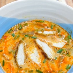 เกี๊ยวหมู+ไก่ทอด (ต้มยำ)