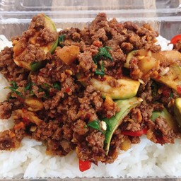 ข้าวราดผัดเผ็ดหมู