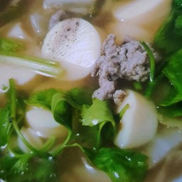 แกงจืดเต้าหู้หมูสับสาหร่าย