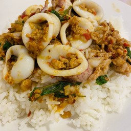 กะเพราหมู&หมึก ราดข้าว