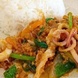 ข้าวปลาหมึกผัดไข่เค็ม