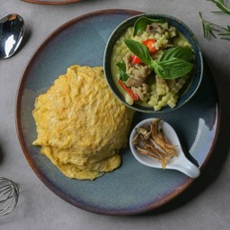 ข้าวแกงเขียวหวานไก่ ไข่เจียว