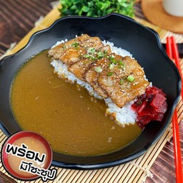 ข้าวหน้าหน้าหมูย่างแกงกะหรี่