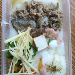 ต้มเลือดหมู อาหารตามสั่ง  น้ำปั่น  ร้านหน่อย ซอยพานิช
