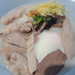 ต้มเลือดหมูกองใต้  (เซเว่น  หน้า  มอ)