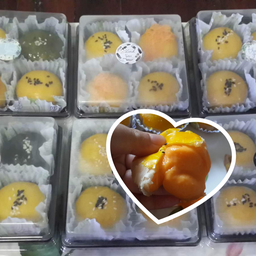 เปี๊ยลาวาไข่เค็มไส้ทะลัก แป้งนึด นุ่ม หอม อบควันเทียน