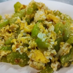 มะระผัดไข่