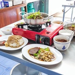 ก๋วยเตี๋ยวเป็ดพะโล้ไทยอาคาร