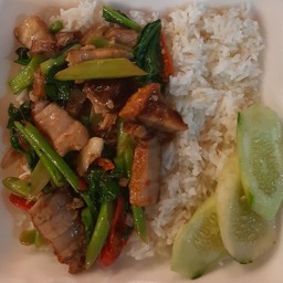 ผัดคน้าหมูกรอบ
