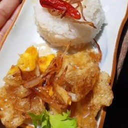 ข้าวไข่ดาวราดซอสมะขาม