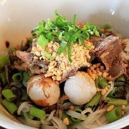 ก๋วยเตี๋ยวแห้งเนื้อ