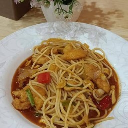 สปาเก็ตตี้ซอสมะเขือเทศกุัง