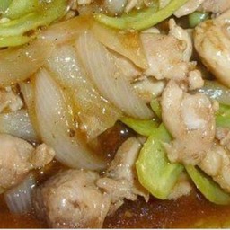 ไก่ผัดพริกอ่อนราดข้าว