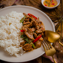 ข้าวกะเพราเนื้อ