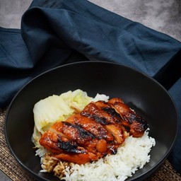 ข้าวไก่ย่างถ่าน (พิเศษไก่)