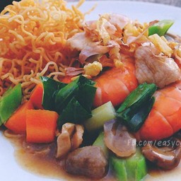 หมี่กรอบราดหน้าหมู