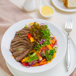 สลัดเนื้อย่าง