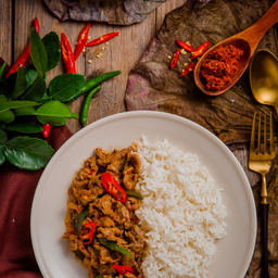 ข้าวผัดพริกแกงเนื้อ