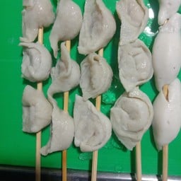 ลูกชิ้นปลาลวกจิ้ม ใต้ฝุ่น