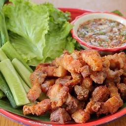 สามชั้นทอดน้ำปลา