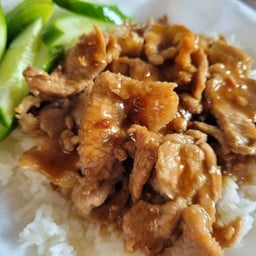 หมูกระเทียม