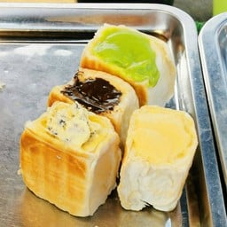 ปังปิ้งไส้ทะลัก ข้างธนาคารออมสินเก่า