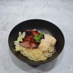 บะหมี่เกี๊ยวหมูแดง (แห้ง) พิเศษหมู