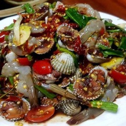 ตำเหลาหอยแครงกุ้งสด