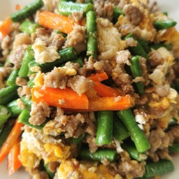 ผัดถั่วฝักยาวแครอทหมูสับ(กับข้าว)