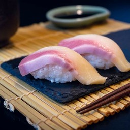 Hamachi Nigiri