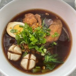 ก๋วยเตี๋ยวไก่บ่าวเอียด