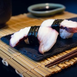 TAKO NIGIRI