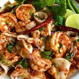 ลาบปลาหมึกกับกุ้ง