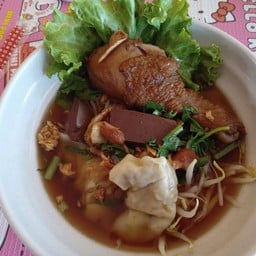 ร้านก๋วยเตี๋ยวไก่ยายเอย