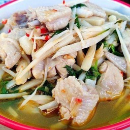 แกงหน่อไม้ดองไก่