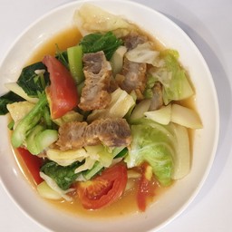 ผัดผักรวมหมูกรอบ