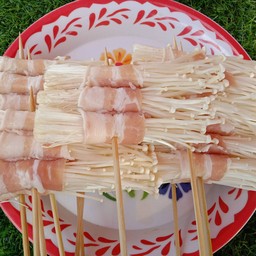 เห็ดเข็มพันเบคอน