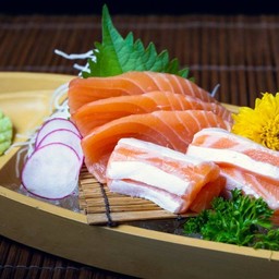 แซลมอนและท้องแซลมอนสด