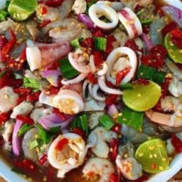 ยำหมึก-กุ้งสด (น้ำปลาร้า)