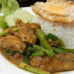 ข้าวราดเครื่องแกง