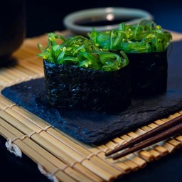 ข้วปั้นหน้ายำสาหร่าย