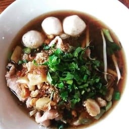 ก๋วยเตี๋ยวหมูน้ำตกป้าอ้วนวงเวียนจินดา