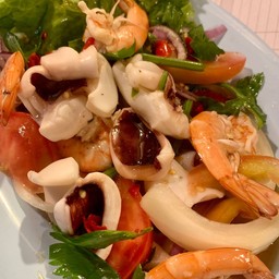 ยำกุ้งหมึก