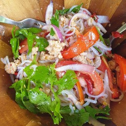 ยำเส้นแก้ว ใส่หมูสับ กุ้ง